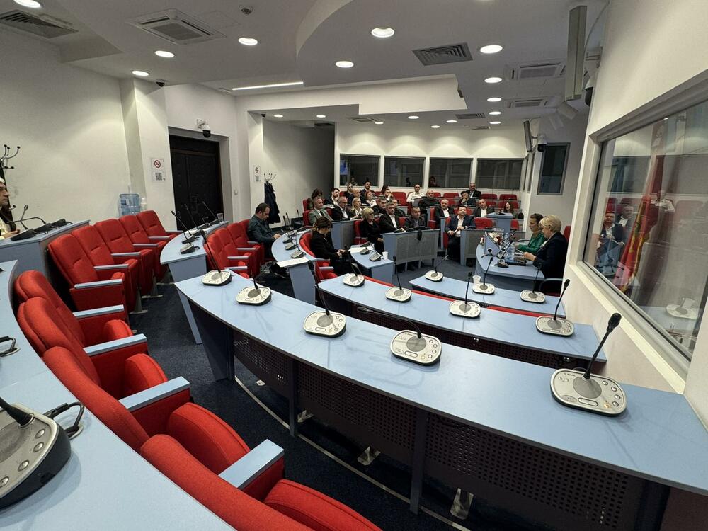 <p>Sjednica SO Bijelo Polje je nakon glasanja o rebalansu budžeta prekinuta, a datum nastavka će biti naknadno zakazan</p>