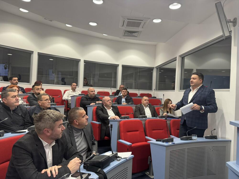 <p>Sjednica SO Bijelo Polje je nakon glasanja o rebalansu budžeta prekinuta, a datum nastavka će biti naknadno zakazan</p>