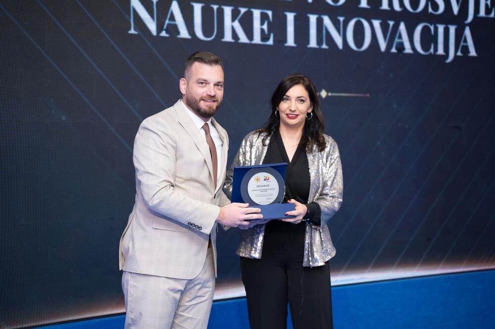 <p>Ispitni centar je dodijelio zahvalnice pojedincima i institucijama koje su kroz saradnju i zajedničke projekte dale značajan doprinos unapređenju rada i razvoju Centra</p>