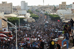 Hiljade ljudi protestovalo u glavnom gradu Tunisa zbog ekološke...