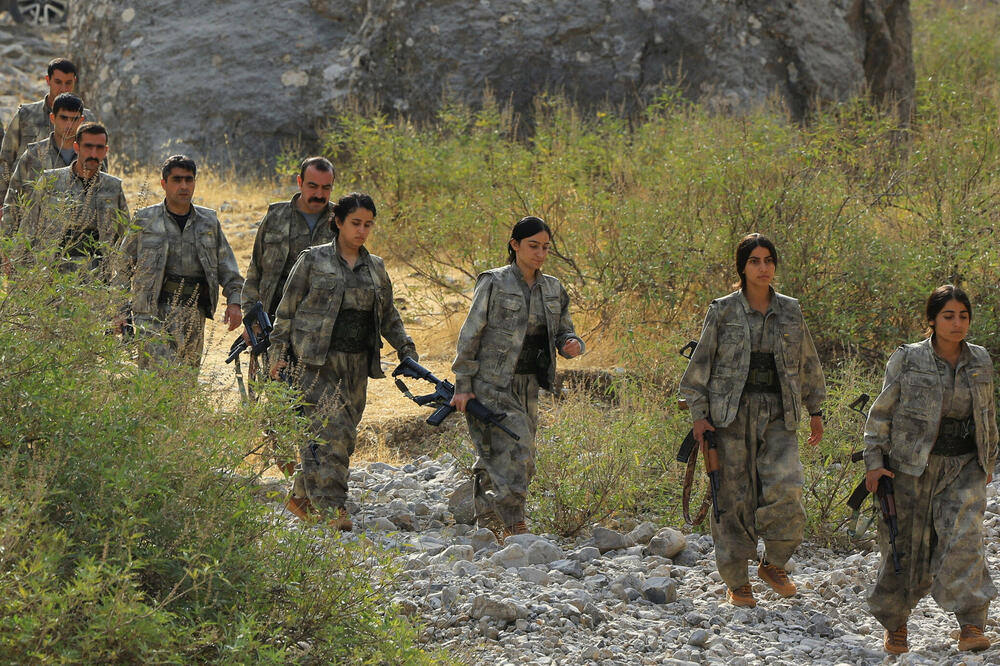 Kurdski borci odlaze na ceremoniju predaje oružja na planini Kandil u Turskoj, Foto: REUTERS