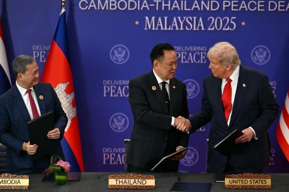 Tramp sa premijerima Tajlanda i Kambodže, Foto: EPA