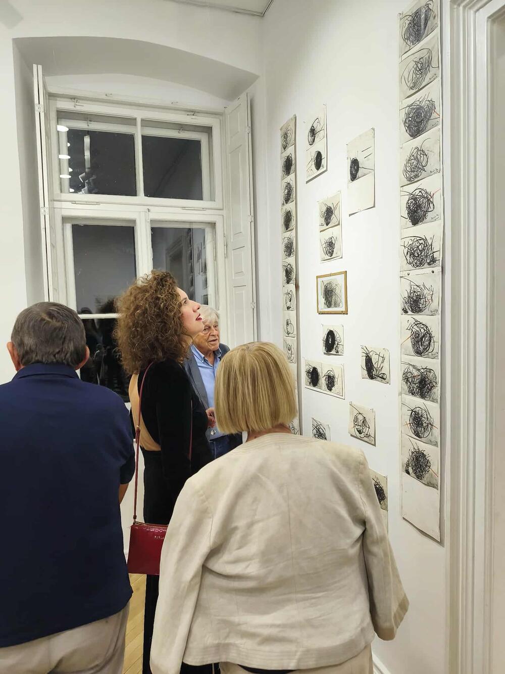 Sa izložbe 'Crteži'