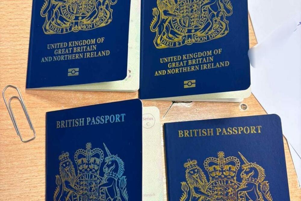 Pasoši, Foto: Uprava policije