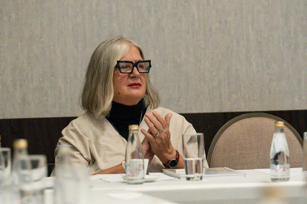 <p>Iz Dukljanske akademije nauka i imjetnosti (DANU) je saopšteno da se na godišnjoj Skupština DANU, odlučivalo o prijemu novih članova, izboru redovnih članova iz reda vanrednih i izboru organa DANU</p>