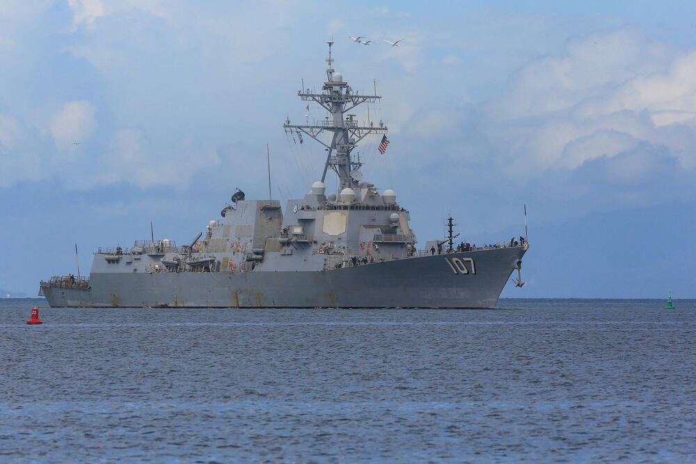 <p>USS Grejvili, razarač sa vođenim raketama stigao je u glavni grad karipske države dok se nosač aviona USS Džerald R. Ford približava Venecueli</p>