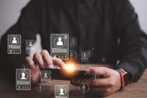 Lažni nalozi, pravi obrasci moći