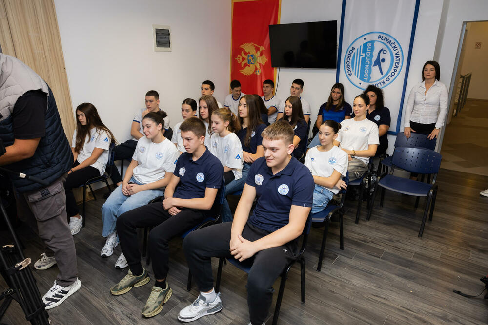 <p>Direktorica komunikacija, marketinga i institucionalne saradnje kompanije Eagle Hills Montenegro, Ana Martinović, rekla je da je ponosna da ta kompanija ima još jedno prijateljstvo u Podgorici i to sa PVK Budućnost One</p>