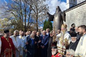 Otkriven spomenik Amfilohiju u Kolašinu; Bećković: Ko do sada nije...