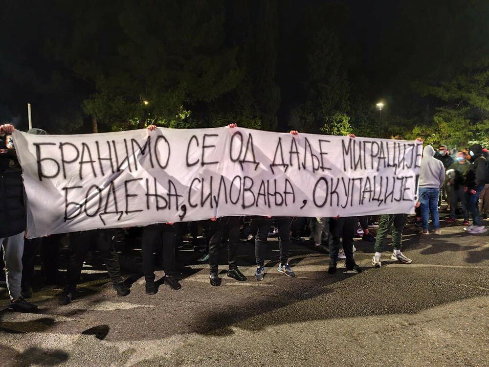 Protest ispred Vlade: Okupljeni se razilaze, skandirali "Turci...