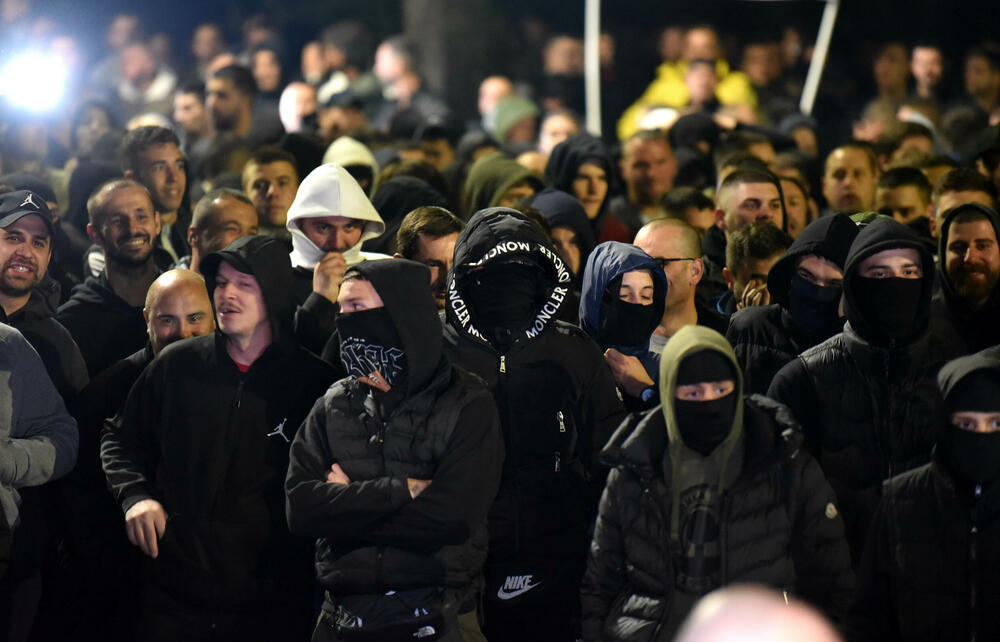 Pogledajte kako je bilo večeras na protestu ispred Vlade