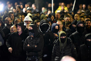 Pogledajte kako je bilo večeras na protestu ispred Vlade