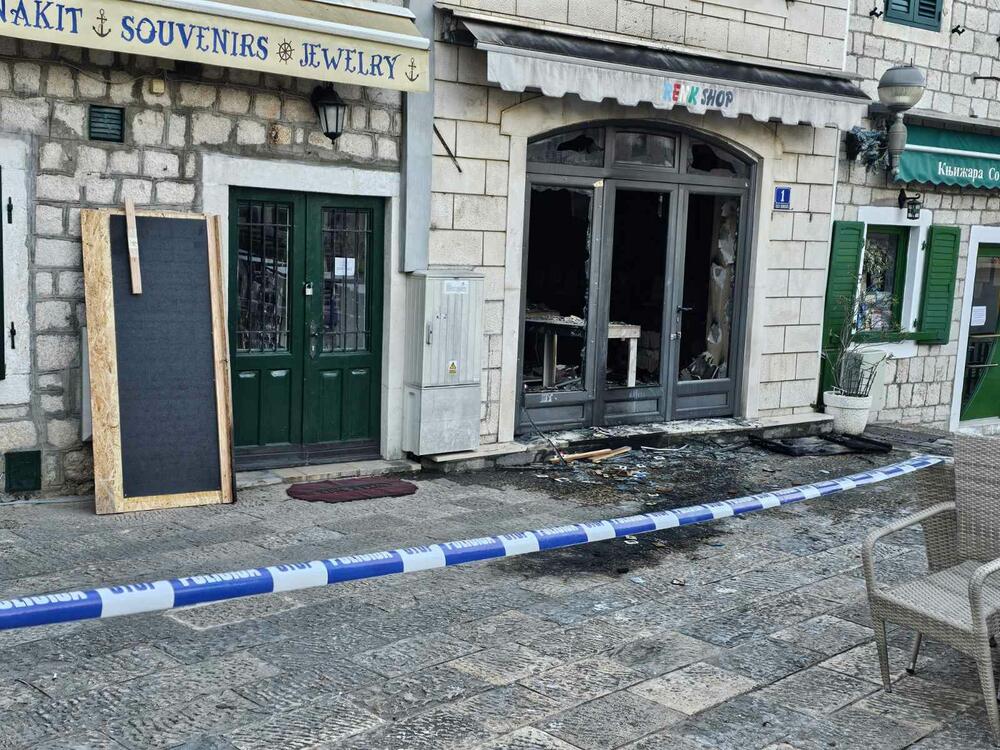 <p>Oko prodavnice je postavljena policijska traka</p>