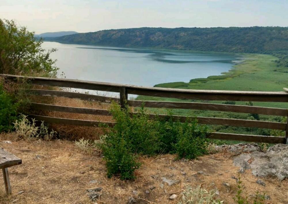 Put za citadelu tvrđave i pogled od arheološkog lokaliteta