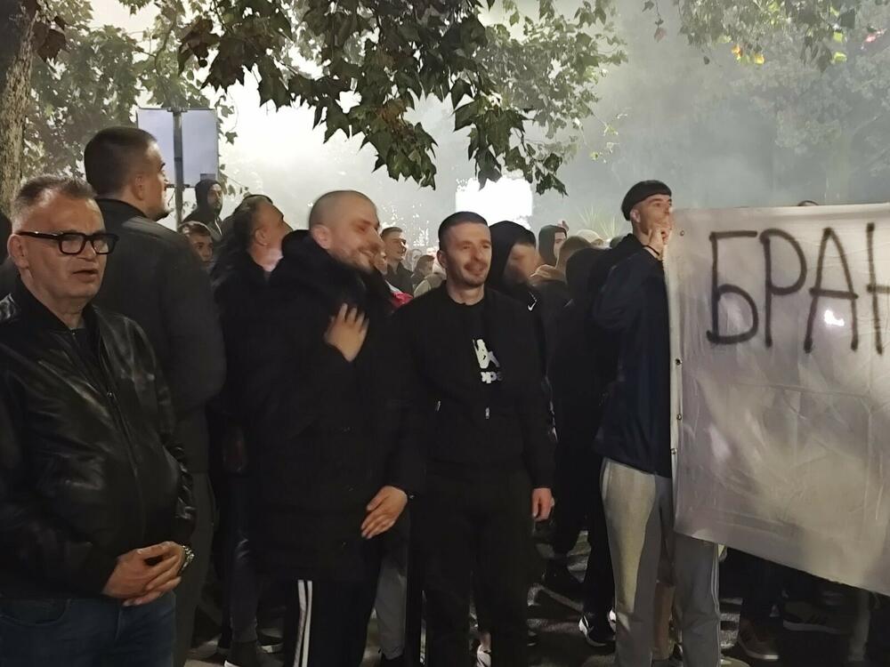 Širenje mržnje mu je 'smaranje': Milić (prvi slijeva) na skupu ispred Vlade