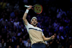 Vašero se ne zaustavlja - nakon Šangaja, "krenuo" je i na Pariz,...