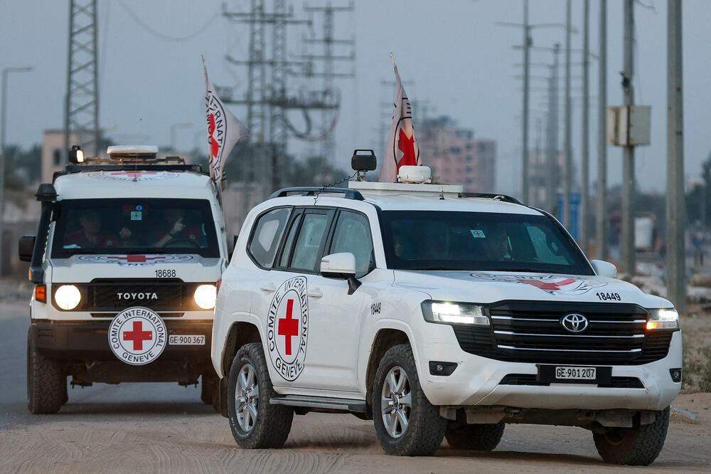 Vozila Crvenog krsta prevoze tijela talaca, Foto: REUTERS