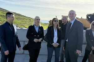 Predstavljeno postrojenje za preradu otpadnih guma; Mujović:...