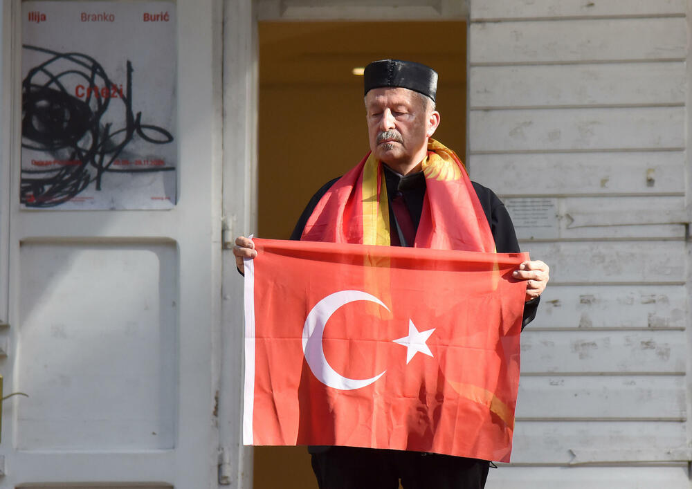 <p>Strategija za građansku Crnu Goru (STEGA organizovala je skup na platou dvorca Petrovića u Podgorici</p>