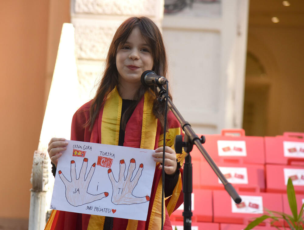 <p>Strategija za građansku Crnu Goru (STEGA organizovala je skup na platou dvorca Petrovića u Podgorici</p>