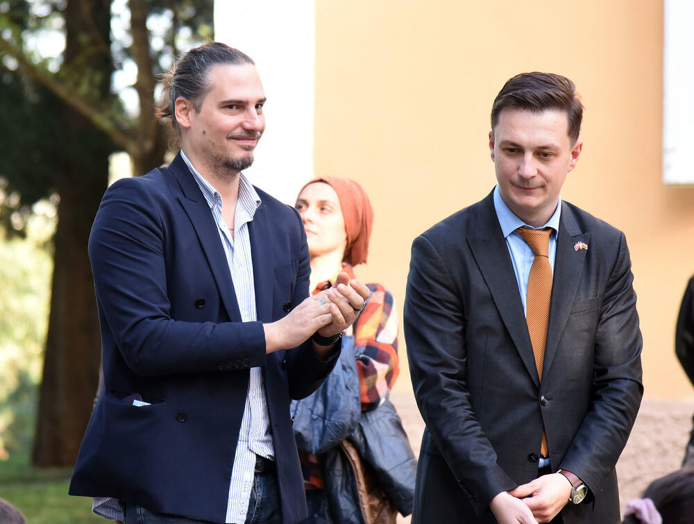 <p>Strategija za građansku Crnu Goru (STEGA organizovala je skup na platou dvorca Petrovića u Podgorici</p>