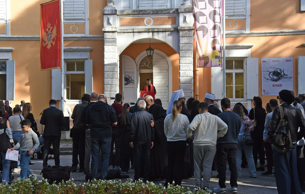 <p>Strategija za građansku Crnu Goru (STEGA organizovala je skup na platou dvorca Petrovića u Podgorici</p>