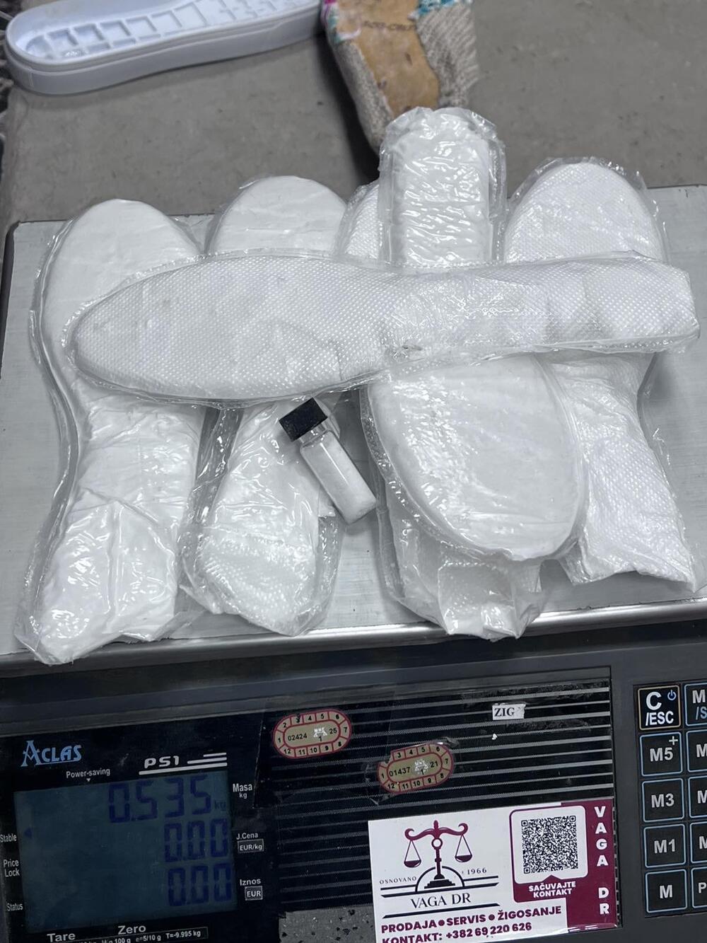 <p>Uprava carina navodi da su navedeni slučajevi rezultat redovnih aktivnosti carinskih službenika, sprovedenih u okviru analize rizika i carinskih kontrola pošiljki, čime je otkriveno i spriječeno krijumčarenje značajnih količina opojnih droga</p>