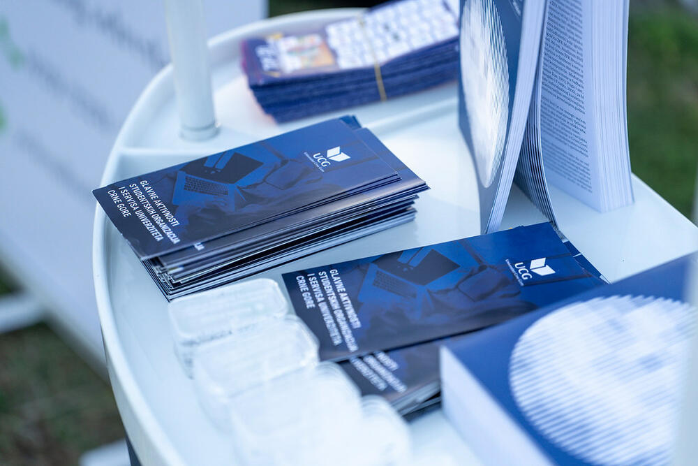 <p>Projekat "Stablo znanja" treću godinu zaredom realizuju Studentski parlament Univerziteta Crne Gore (SPUCG), Univerzitet Crne Gore, Agencija za zaštitu životne sredine, uz logističku podršku gradskog preduzeća DOO Zelenilo Podgorica</p>