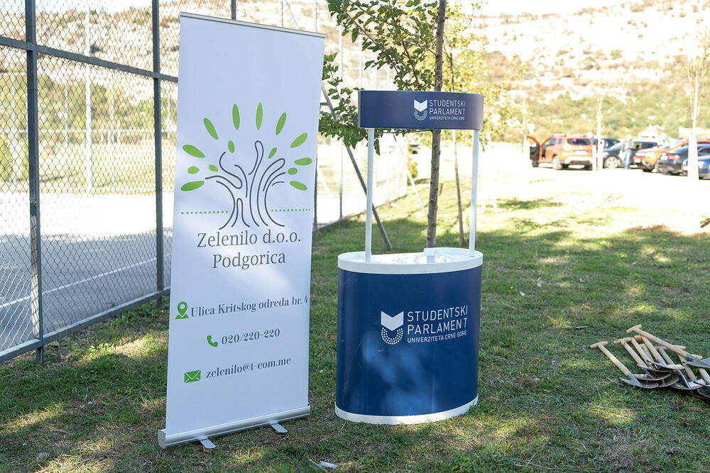 <p>Projekat "Stablo znanja" treću godinu zaredom realizuju Studentski parlament Univerziteta Crne Gore (SPUCG), Univerzitet Crne Gore, Agencija za zaštitu životne sredine, uz logističku podršku gradskog preduzeća DOO Zelenilo Podgorica</p>