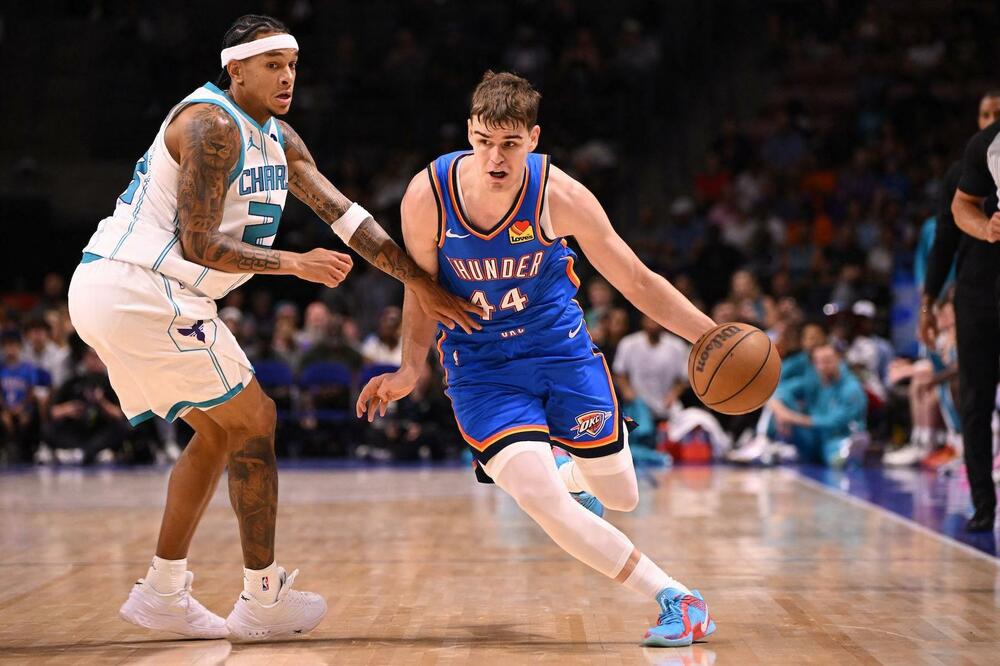 Potpis ispod fotografije, Nikola Topić u dresu Oklahome Siti Tandera u NBA ligi, Foto: Reuters