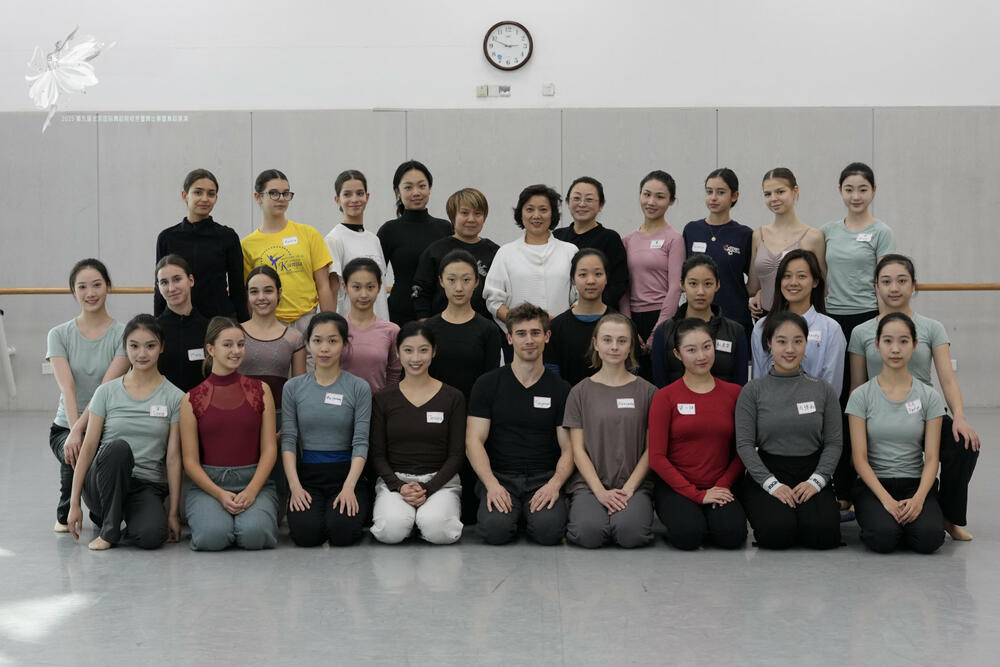 <p>U okviru međunarodnog događaja "The Beauty of Harmony" u organizaciji World Dance Education Alliance i Beijing Dance Academy, učenice škole predstavile se koreografijom profesora Ivana Salonskog i učestvovale na masterklasovima kineskih i svjetskih pedagoga</p>