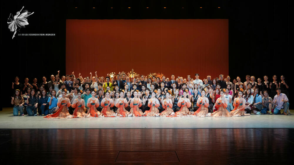 <p>U okviru međunarodnog događaja "The Beauty of Harmony" u organizaciji World Dance Education Alliance i Beijing Dance Academy, učenice škole predstavile se koreografijom profesora Ivana Salonskog i učestvovale na masterklasovima kineskih i svjetskih pedagoga</p>