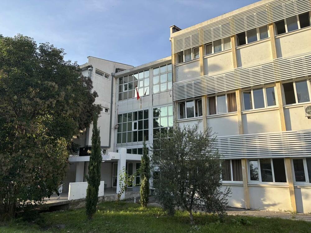 Barska Gimnazija “Niko Rolović”