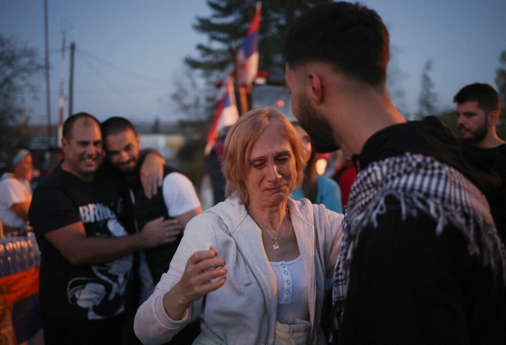 <p>Desetine hiljada Novosađana dočekuju grupe studenata koji stižu pješice iz Novog Pazara, Subotice, Zrenjanina, Vršca, Bačke Palanke, Rume, Bogatića i Šapca, kao i najdužu kolonu od nekoliko hiljada studenata iz Beograda</p>