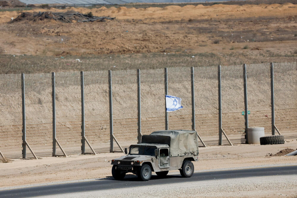 Izraelsko vojno vozilo na granici za Gazom, Foto: Reuters