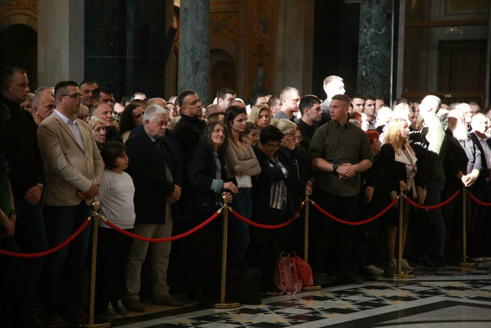 <p>Patrijarh SPC služio parastos za stradale u padu nadstrešnice na novosadskoj željezničkoj stanici</p>