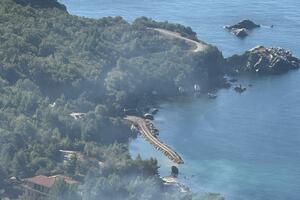 Budva: Investiciono kupalište na Crvenoj glavici, u toku obimni...