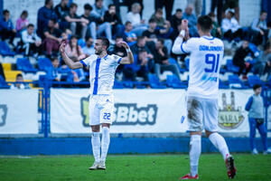 Devet golova u Kotoru - pobjeda Sutjeske i het-trik Ražnatovića,...