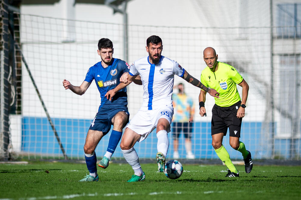 <p>Sutjeska u Kotoru savladala Bokelj SBBet 5:4, Mornar bolji od Jedinstva - 3:1</p>