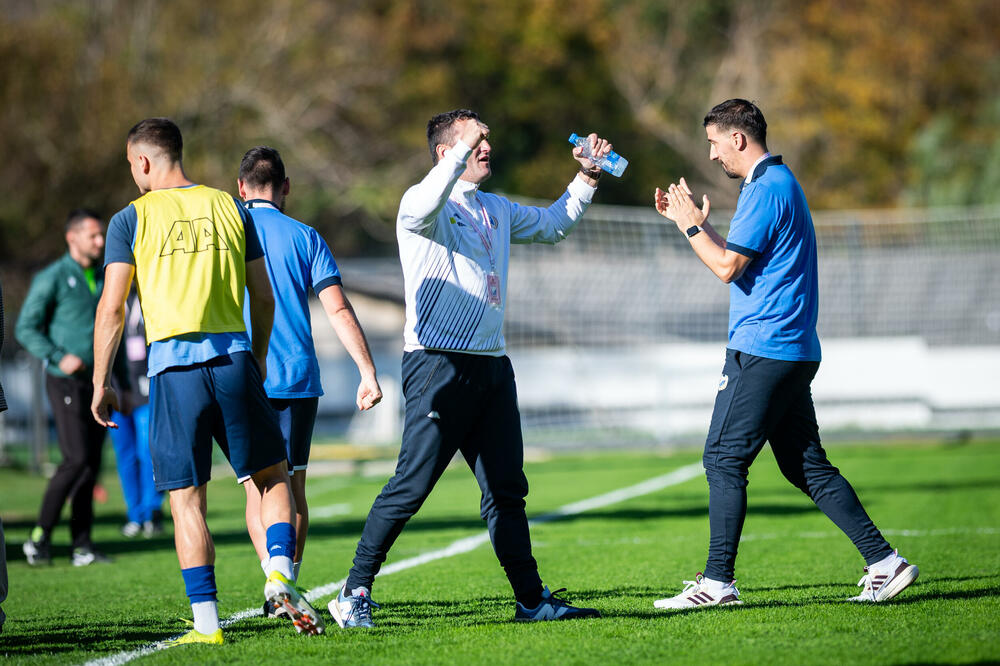 <p>Sutjeska u Kotoru savladala Bokelj SBBet 5:4, Mornar bolji od Jedinstva - 3:1</p>