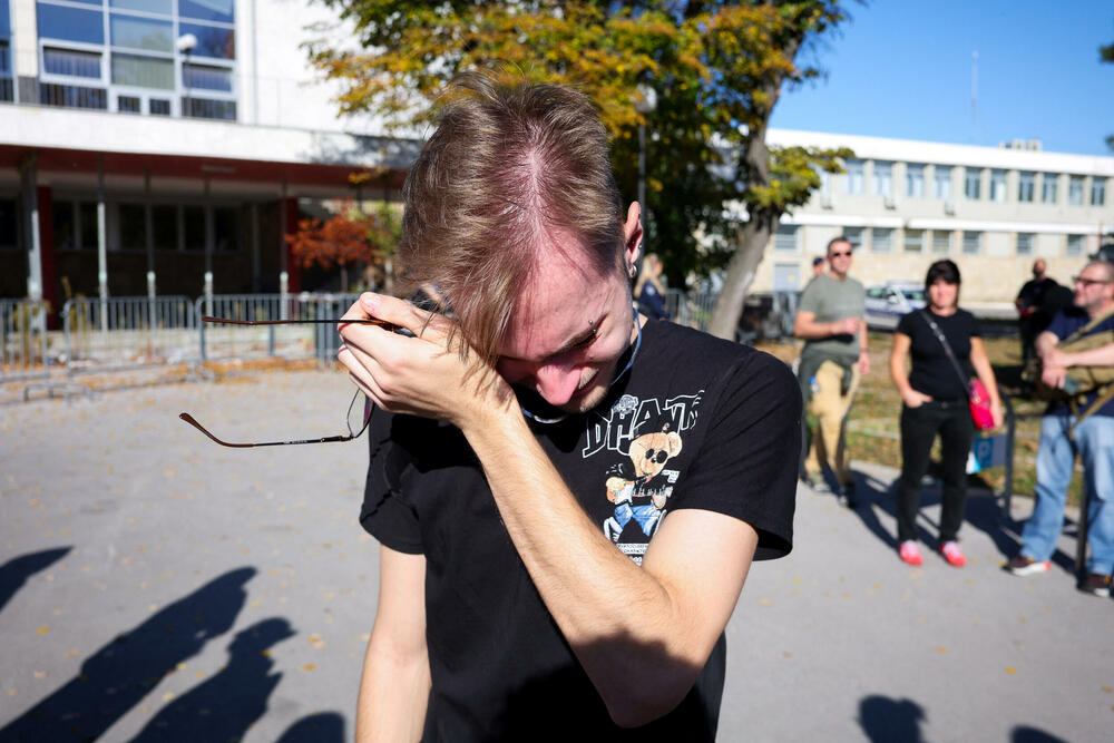 <p>Dok su razvijali transparent, studenti su zapalili baklje na Tvrđavi, javio je reporter agencije Beta</p>