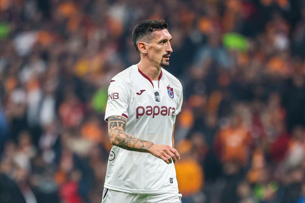 Savić tokom meča sa Galatom, Foto: Trabzonspor/X