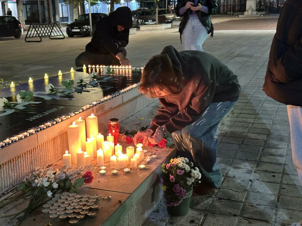 <p>"Ovim okupljanjem smo željeli da iz Nikšića pošaljemo poruku da ljudi uvijek stoje uz ljude u zajedničkoj borbi za pravdu, za istinu i za međusobnu solidarnost", navodi se u saopštenju udruženja "Korina"</p>