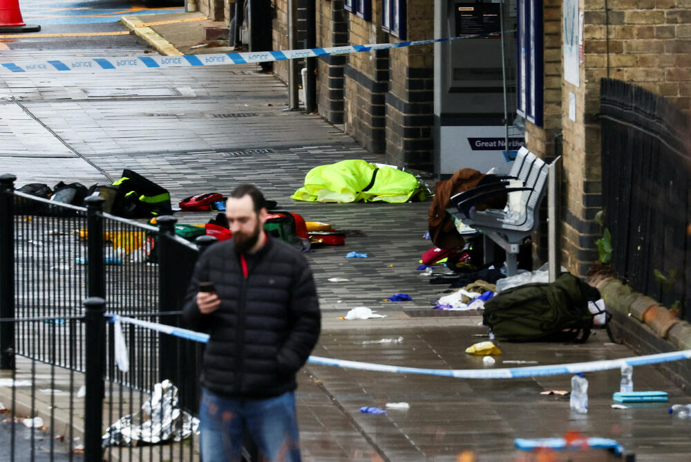 <p>Policijski zvaničnik Džon Lavles rekao je medijima da je od devet osoba koje su u zadobile povrede opasne po život, četvoro otpušteno iz bolnice, dok dvoje i dalje ima povrede koje ugrožavaju život</p>