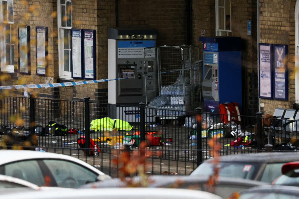 <p>Policijski zvaničnik Džon Lavles rekao je medijima da je od devet osoba koje su u zadobile povrede opasne po život, četvoro otpušteno iz bolnice, dok dvoje i dalje ima povrede koje ugrožavaju život</p>