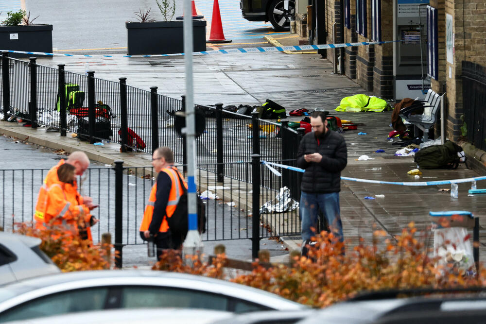 <p>Policijski zvaničnik Džon Lavles rekao je medijima da je od devet osoba koje su u zadobile povrede opasne po život, četvoro otpušteno iz bolnice, dok dvoje i dalje ima povrede koje ugrožavaju život</p>