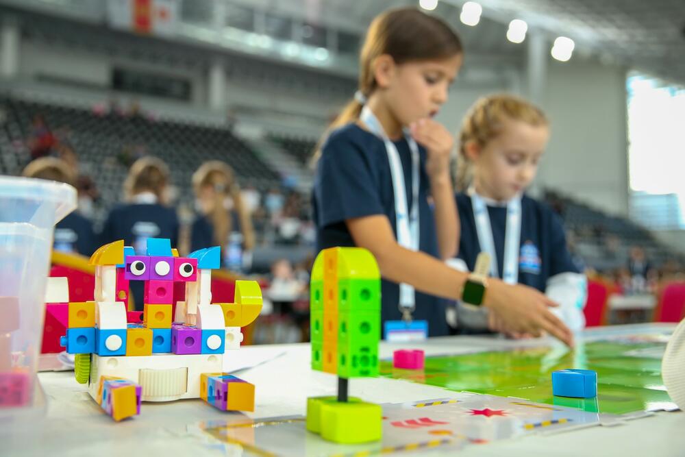 <p>U saopštenju se navodi da je u okviru Nedjelje štednje održano nacionalno takmičenje u robotici za najmlađe</p>