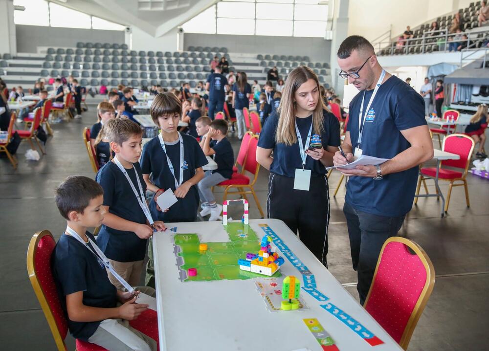 <p>U saopštenju se navodi da je u okviru Nedjelje štednje održano nacionalno takmičenje u robotici za najmlađe</p>