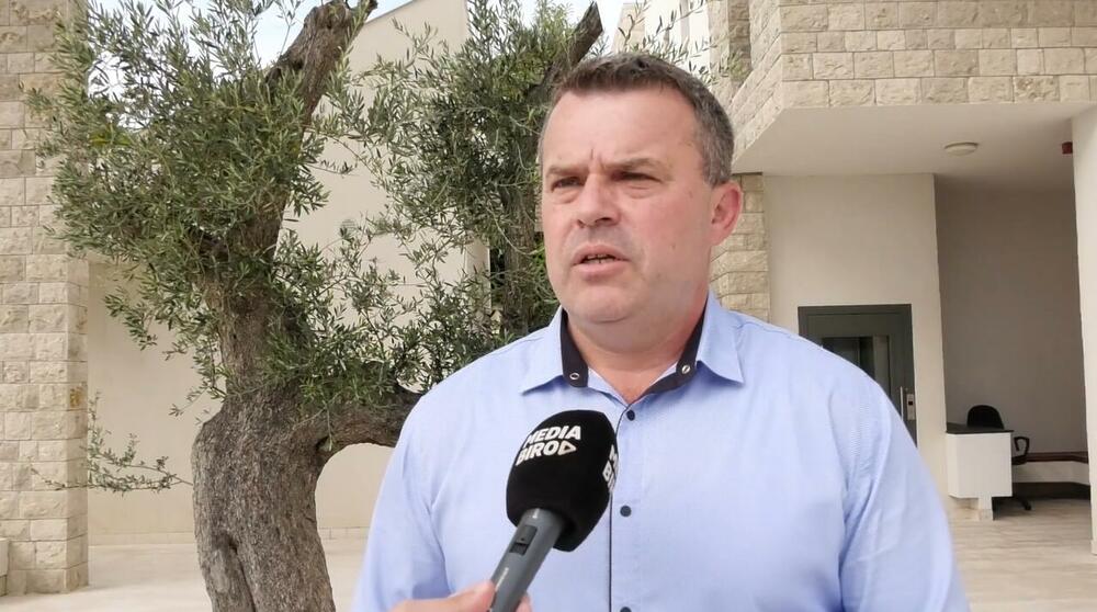 Postoji mentalni korpus koji isključivo egzistira na netrpeljivosti prema svemu različitom: Neđeljko Đurović