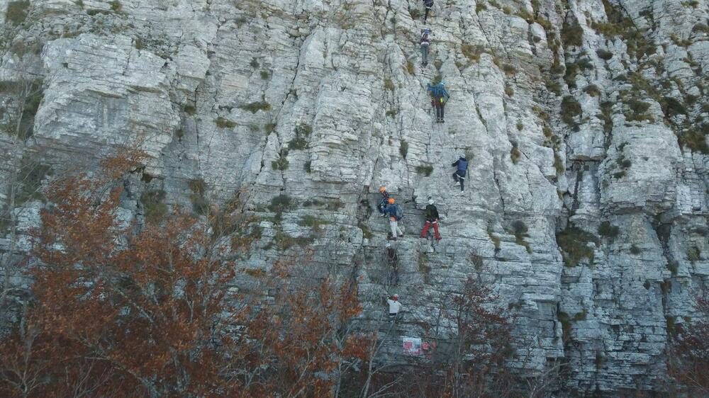 Ferata Štirovnik ima pet sektora, prvi je vertikala dužine 50 metara